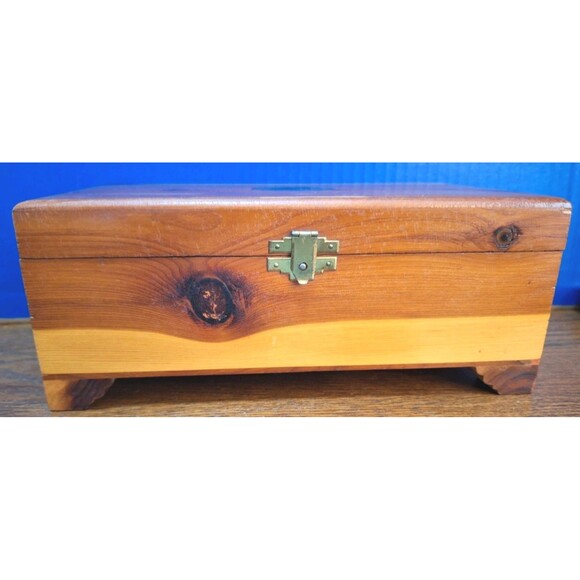 VTG Mid Century Peterson Bros Silhouette Cedar Jewelry Trinket Box Brass Clasp - Picture 1 of 8